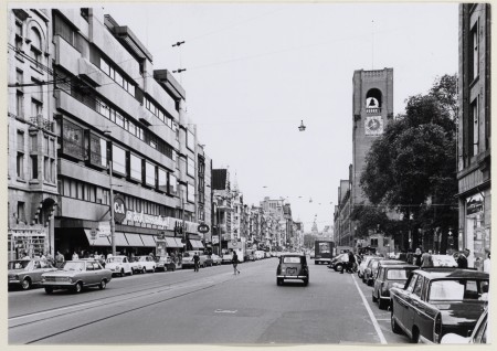 Damrak nahe Beursplein in Amsterdam im Jahr 1970